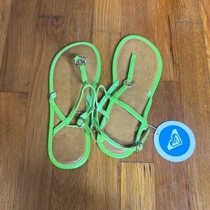New women’s Roxy sandals bright green size 7 good condition with tags